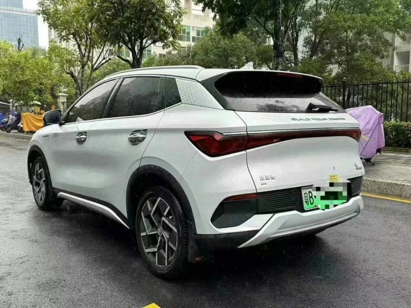 深圳22年比亚迪元8