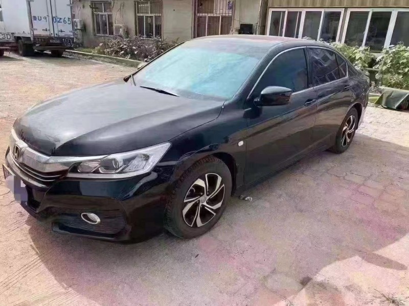 青岛17年本田雅阁2