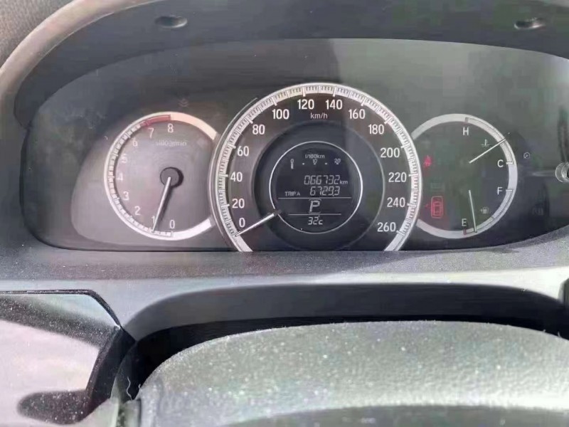 青岛17年本田雅阁5