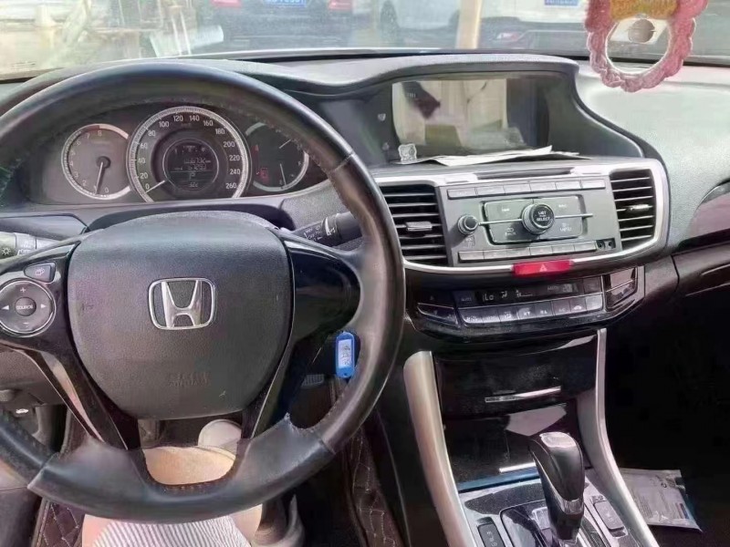 青岛17年本田雅阁6