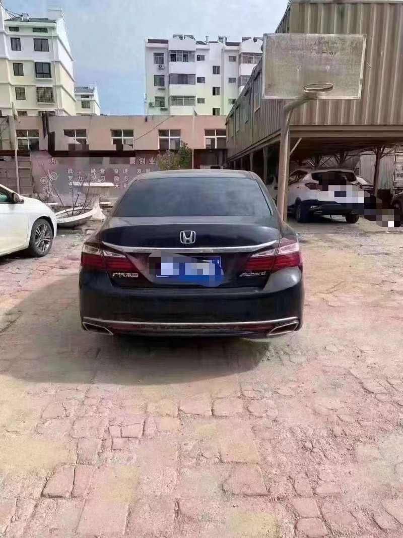 青岛17年本田雅阁9