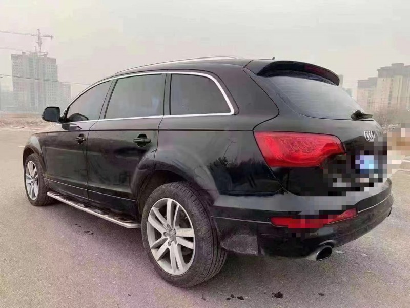 青岛13年奥迪Q78