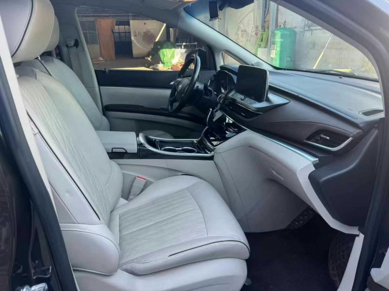 济宁21年别克GL86