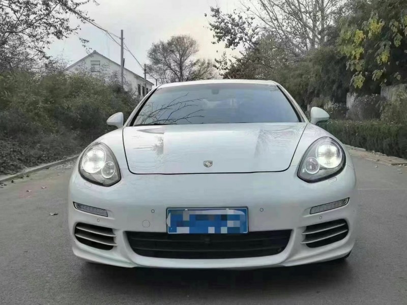 济宁15年保时捷帕拉梅拉1