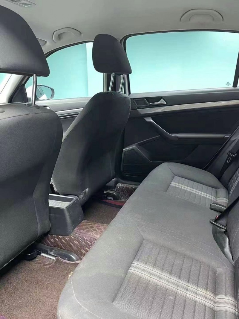 成都23年大众朗逸4