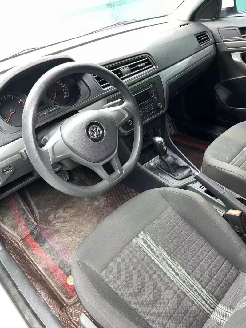 成都23年大众朗逸5