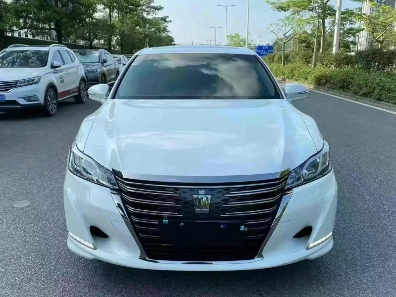 盐城19年丰田皇冠1