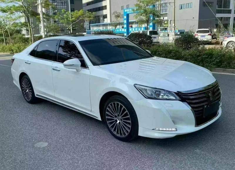盐城19年丰田皇冠3
