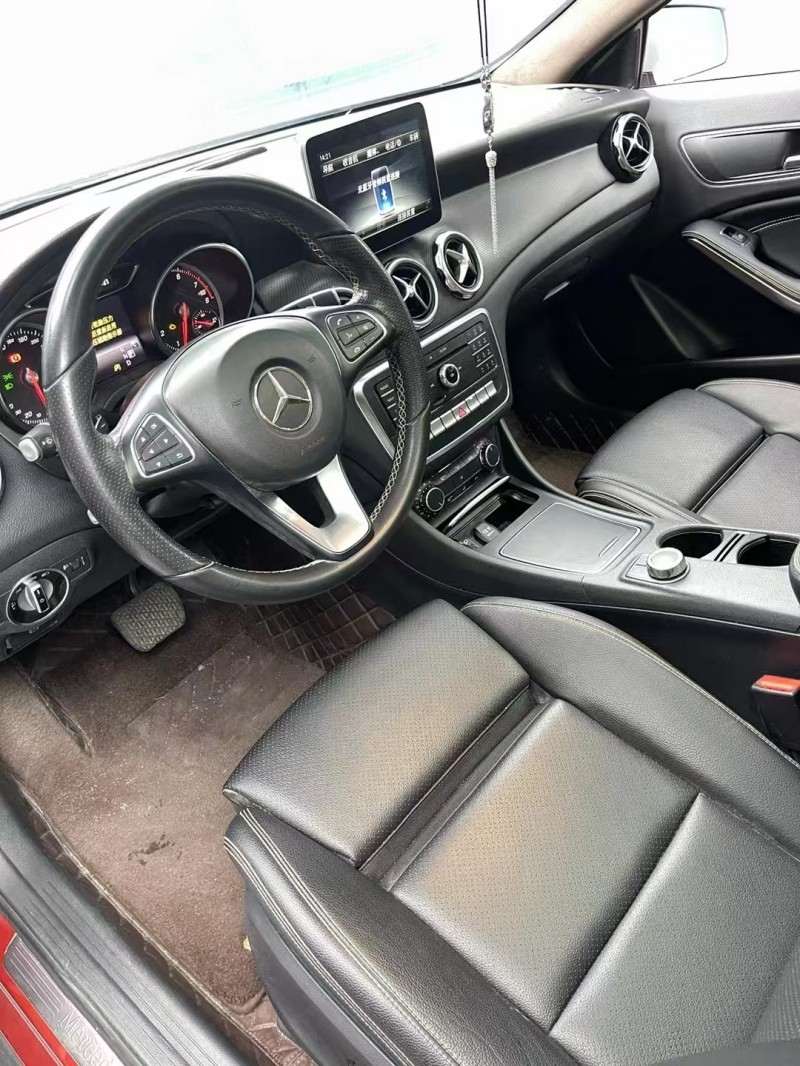 成都18年奔驰GLA3