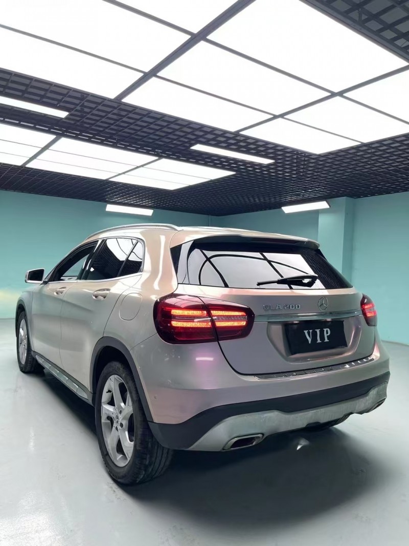 成都18年奔驰GLA6