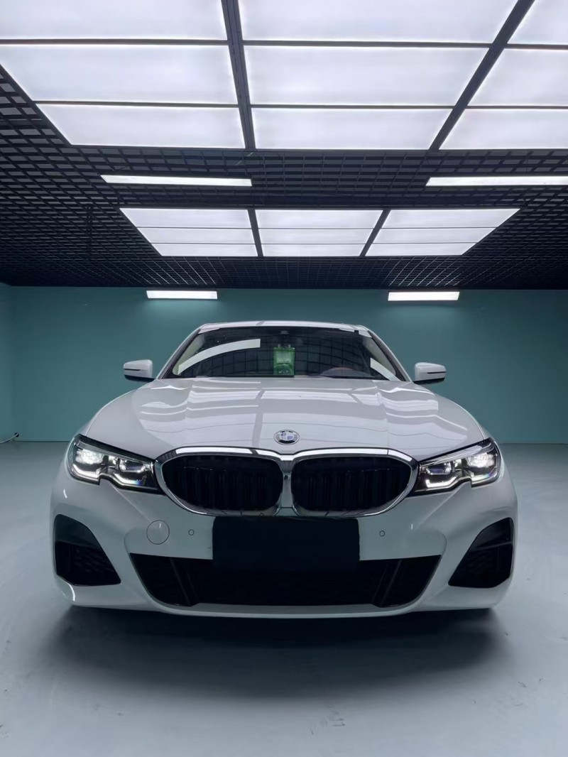 成都22年宝马3系1