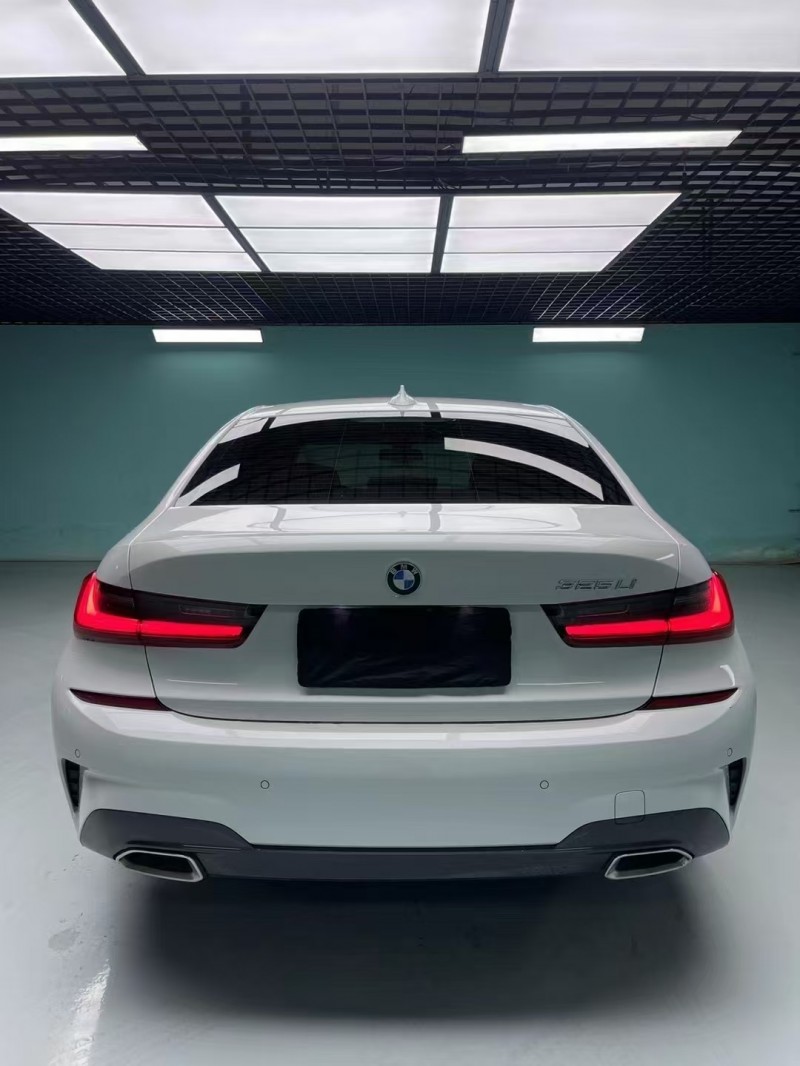 成都22年宝马3系7