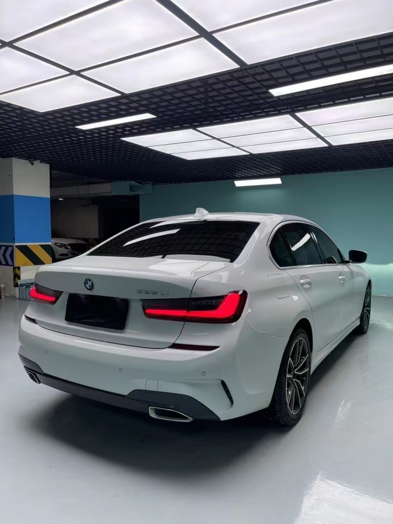 成都22年宝马3系8