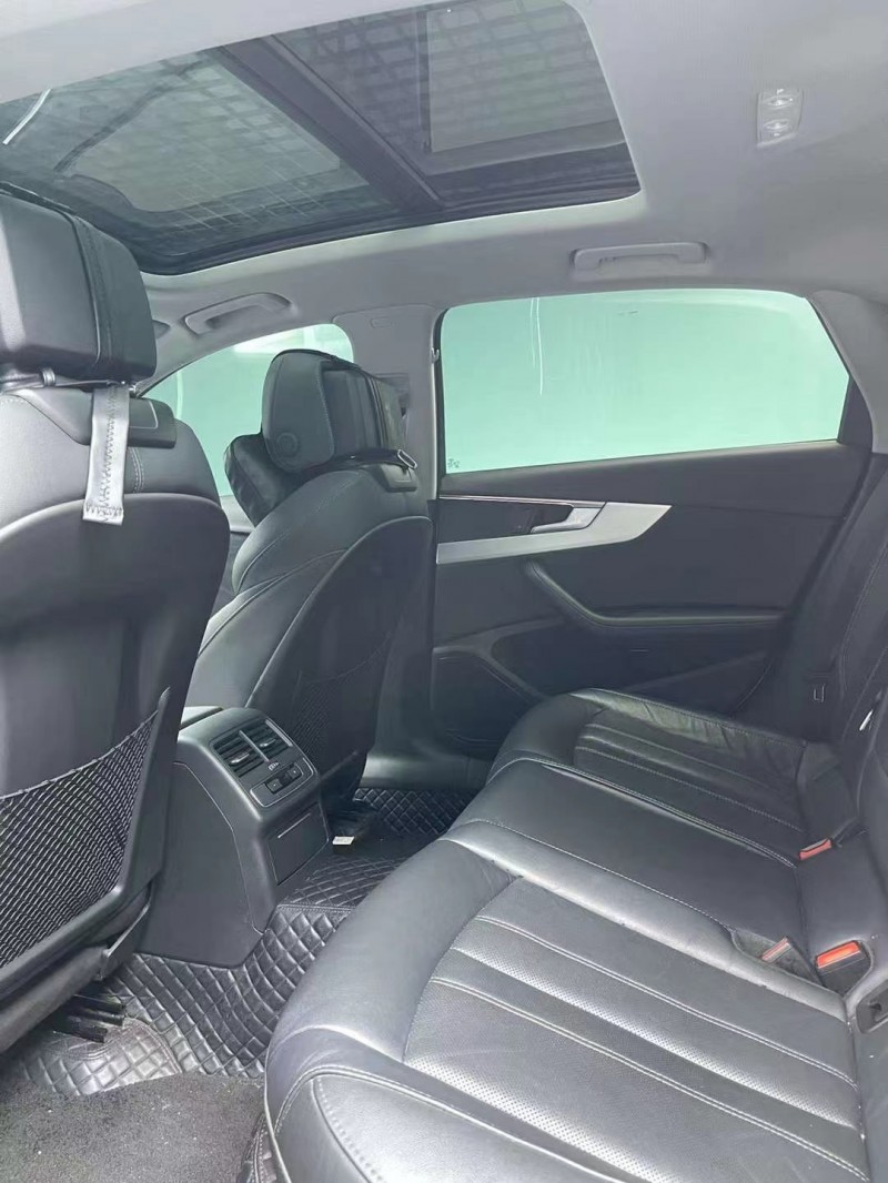 成都22年奥迪A4L5