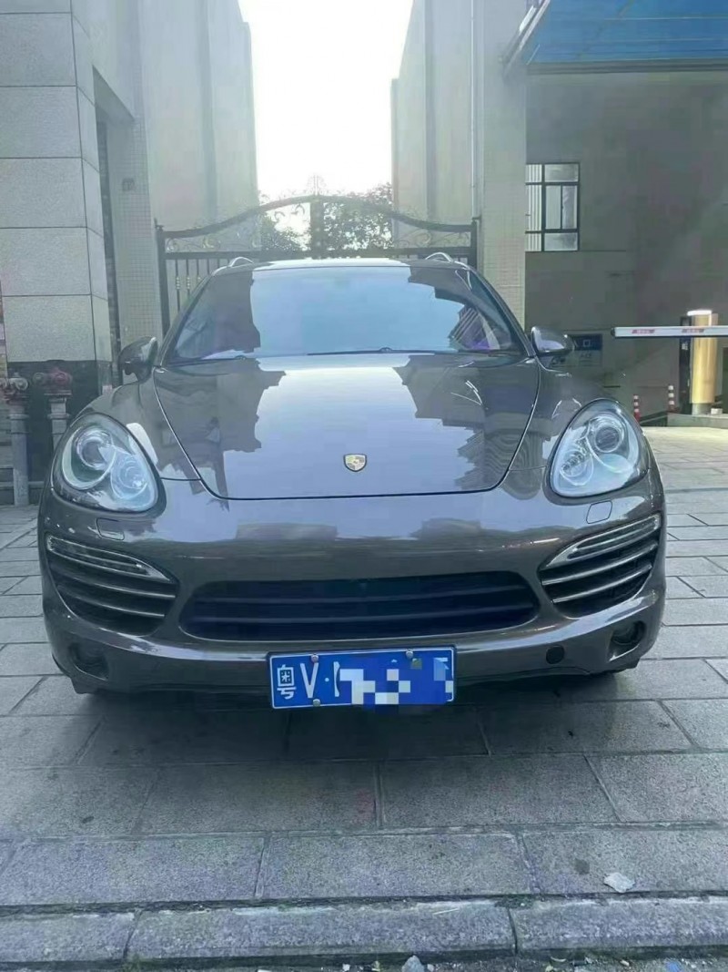 广州12年保时捷卡宴1