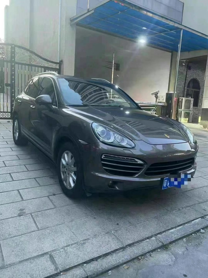 广州12年保时捷卡宴3