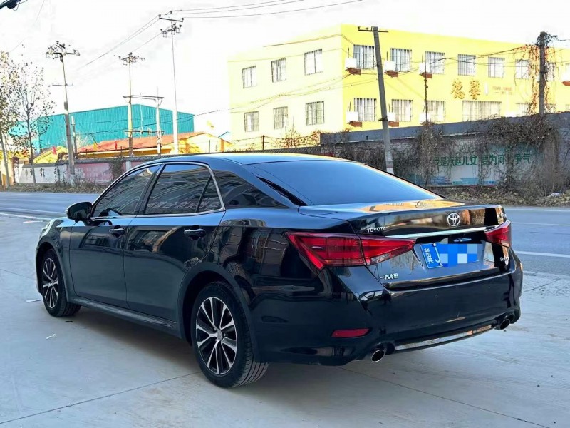 保定18年丰田皇冠5