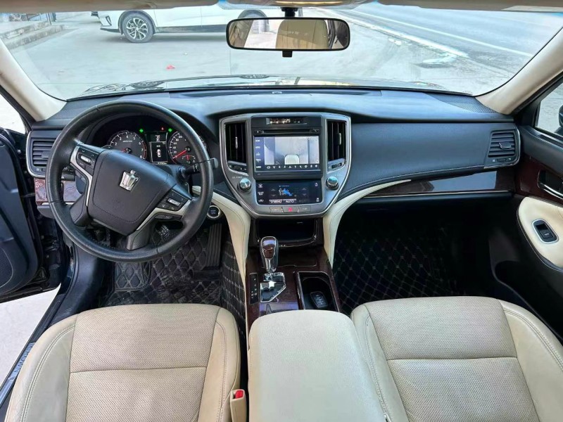 保定18年丰田皇冠6