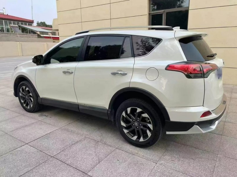 保定17年丰田RAV42