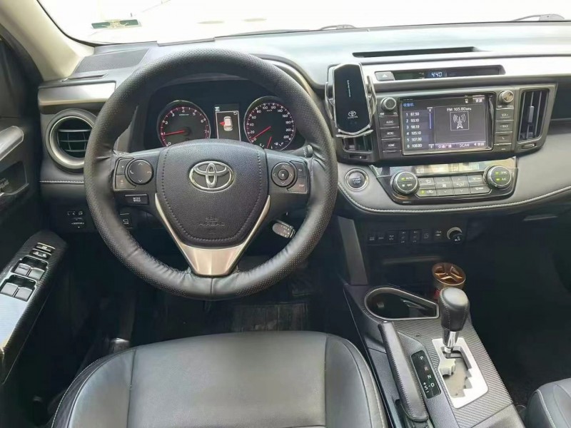 保定17年丰田RAV43