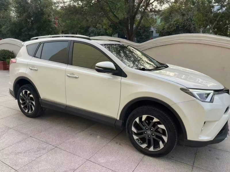 保定17年丰田RAV47