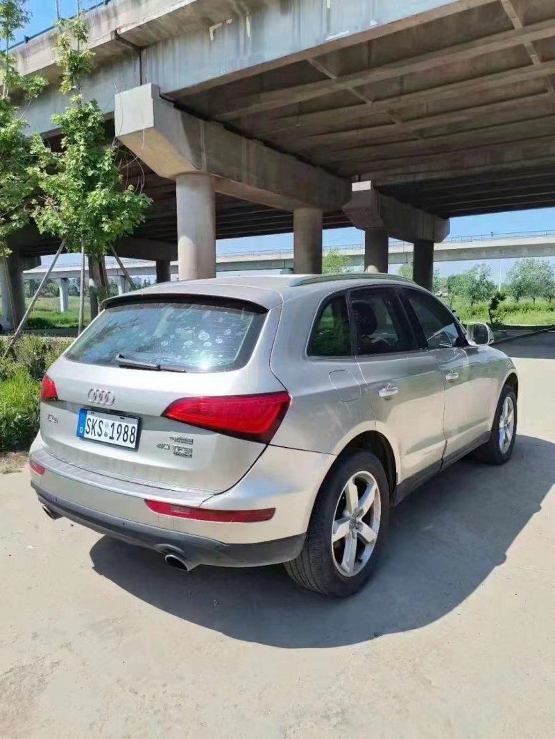 济宁16年奥迪Q58