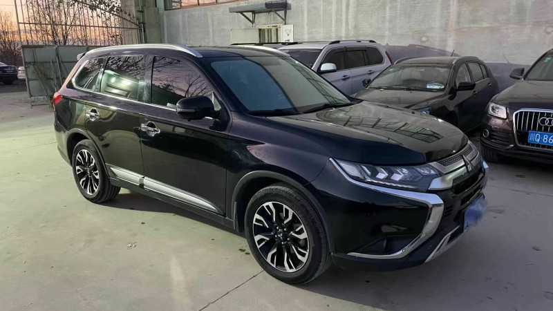 保定21年三菱欧蓝德3