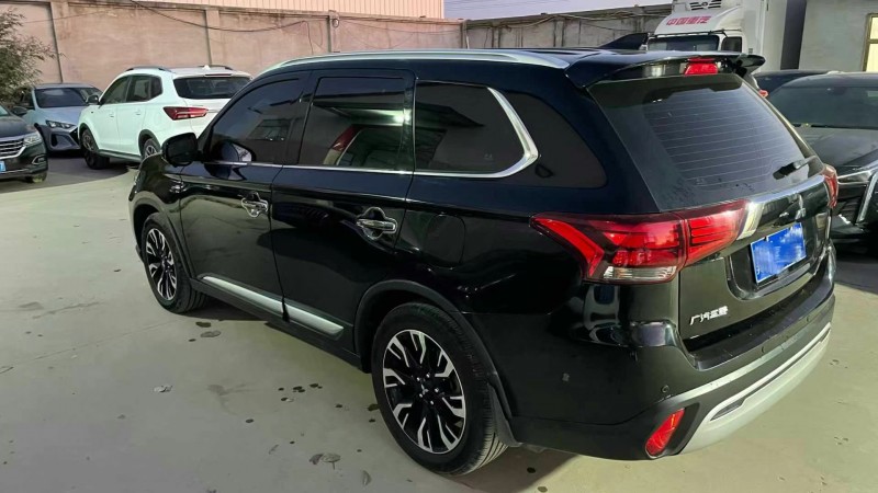 保定21年三菱欧蓝德5