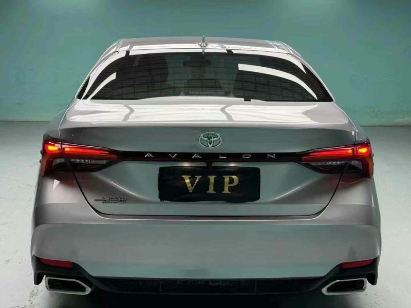 成都22年丰田亚洲龙8