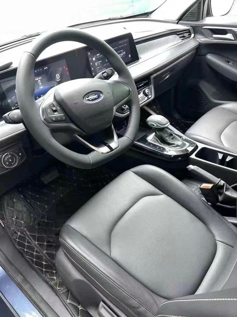 成都22年福特福睿斯4