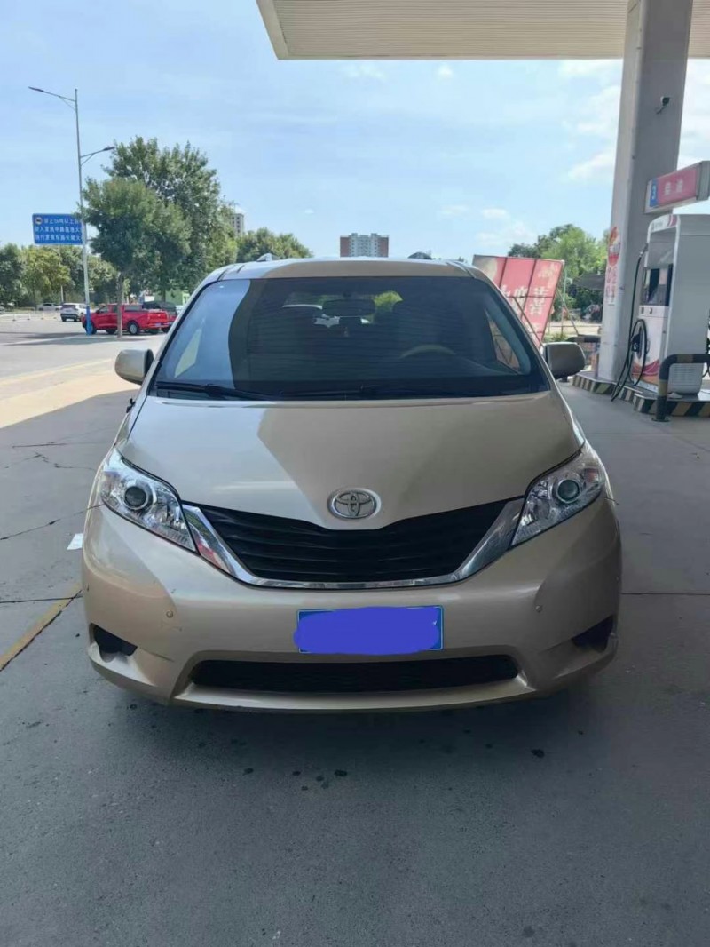 保定13年丰田塞纳1