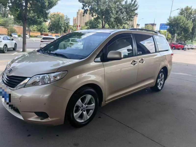 保定13年丰田塞纳2