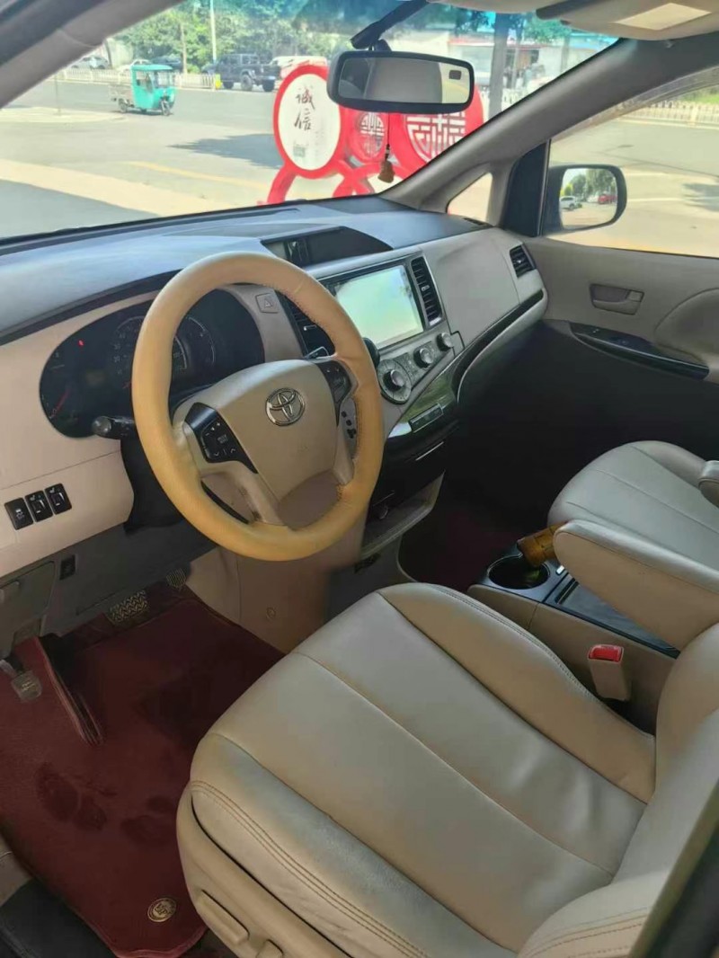 保定13年丰田塞纳6