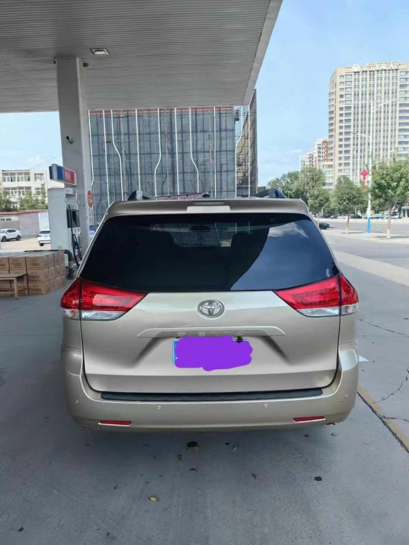 保定13年丰田塞纳9