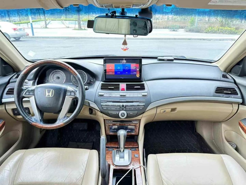 东莞13年本田雅阁5