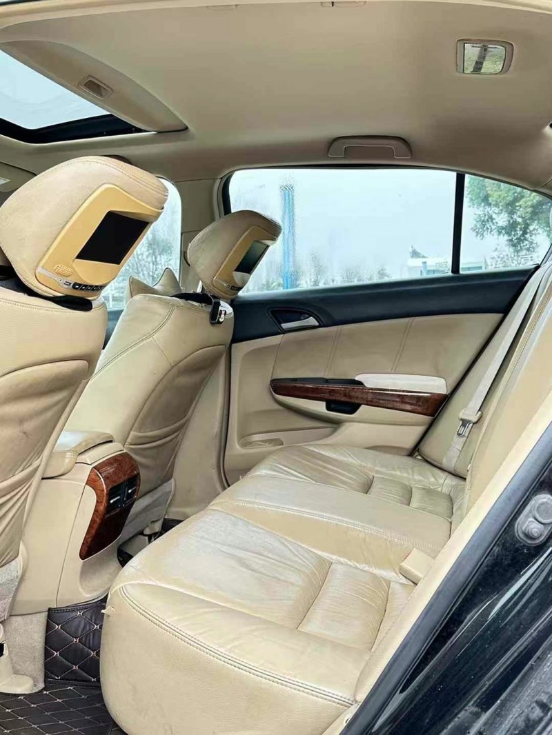 东莞13年本田雅阁6