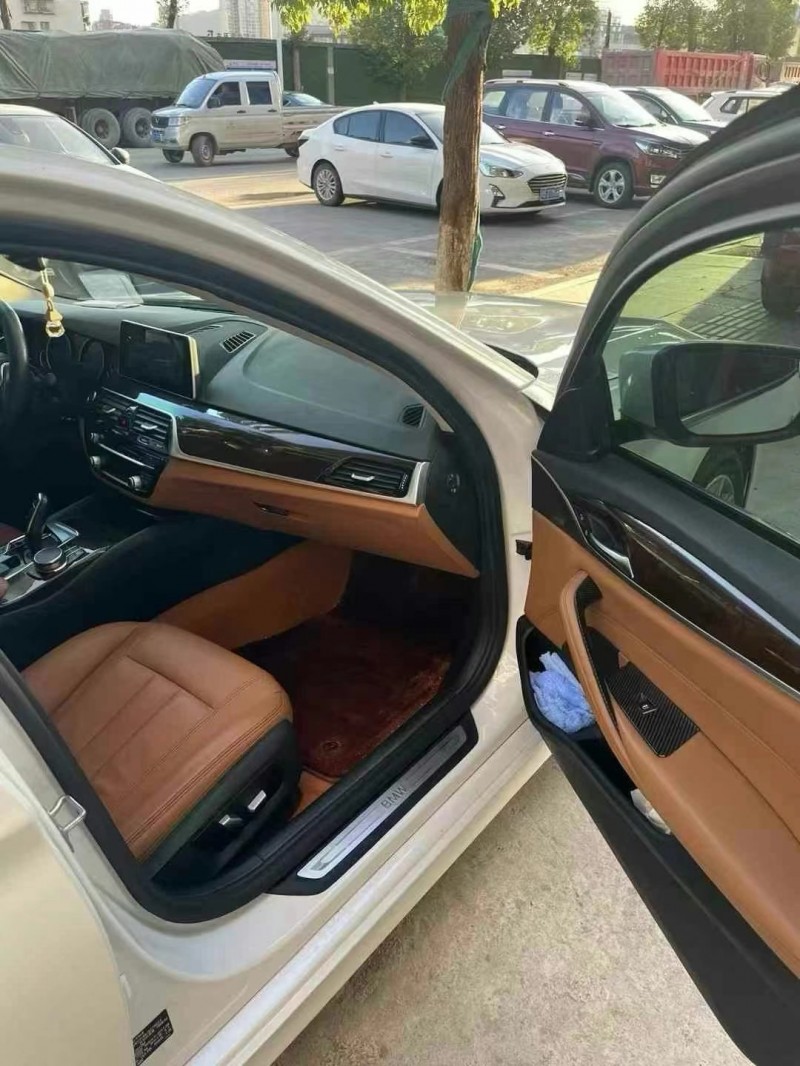 成都17年宝马5系3