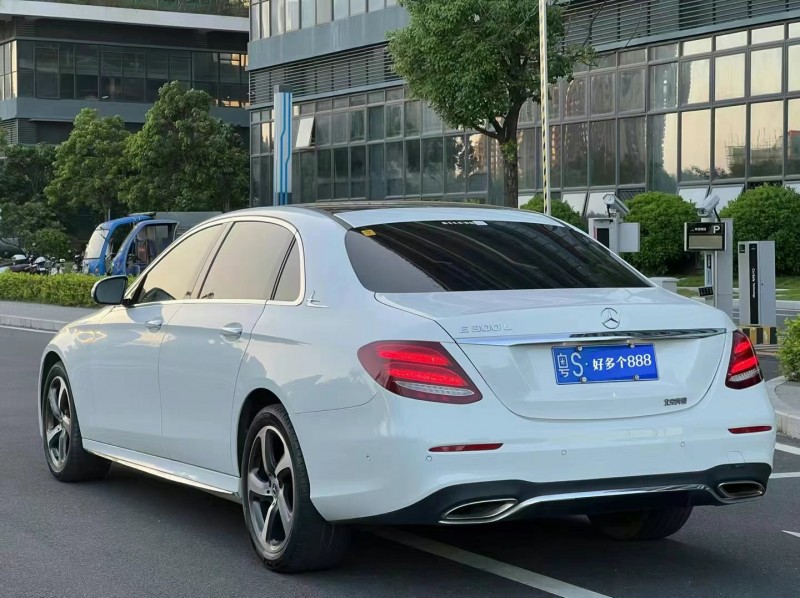 盐城18年奔驰E8