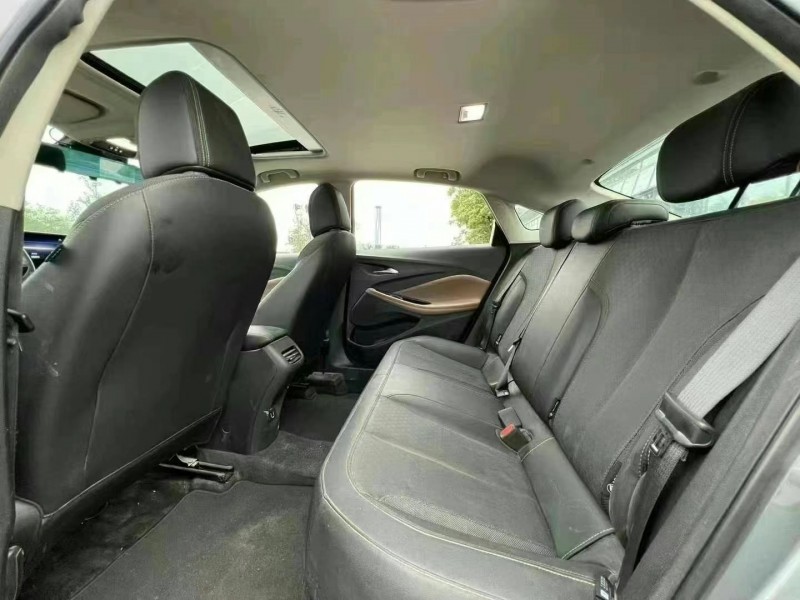 东莞22年别克威朗5