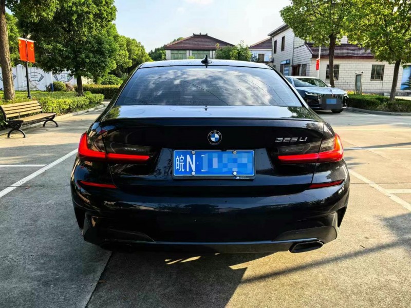广州21年宝马3系9
