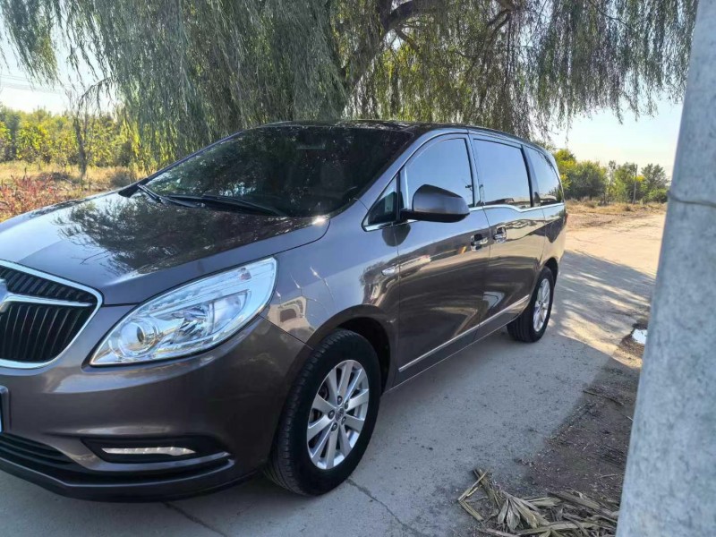 保定19年别克GL82