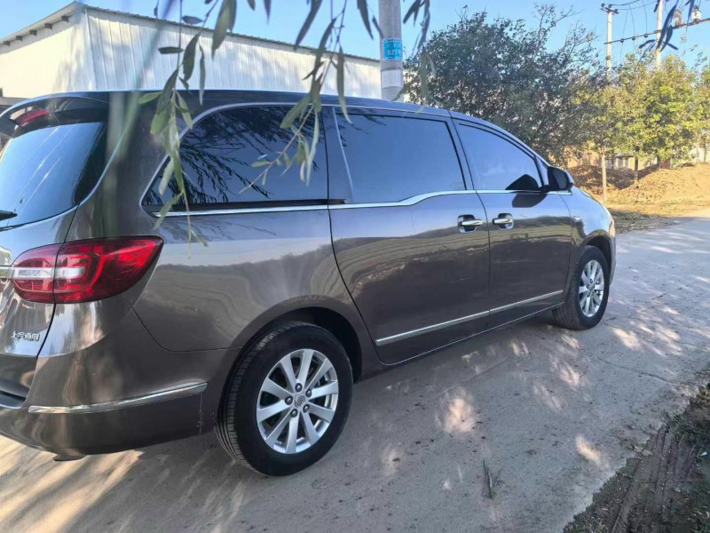 保定19年别克GL84