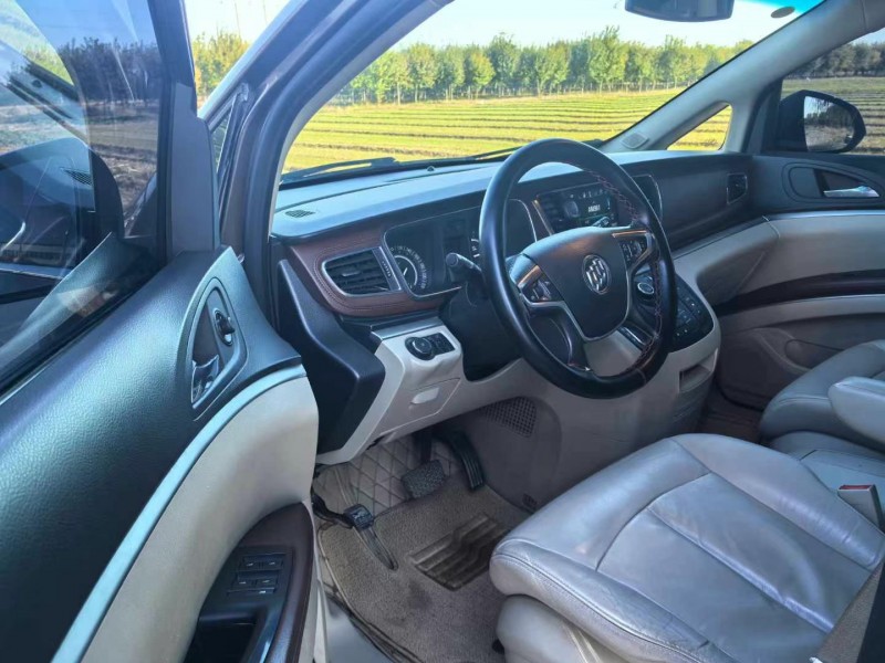 保定19年别克GL88