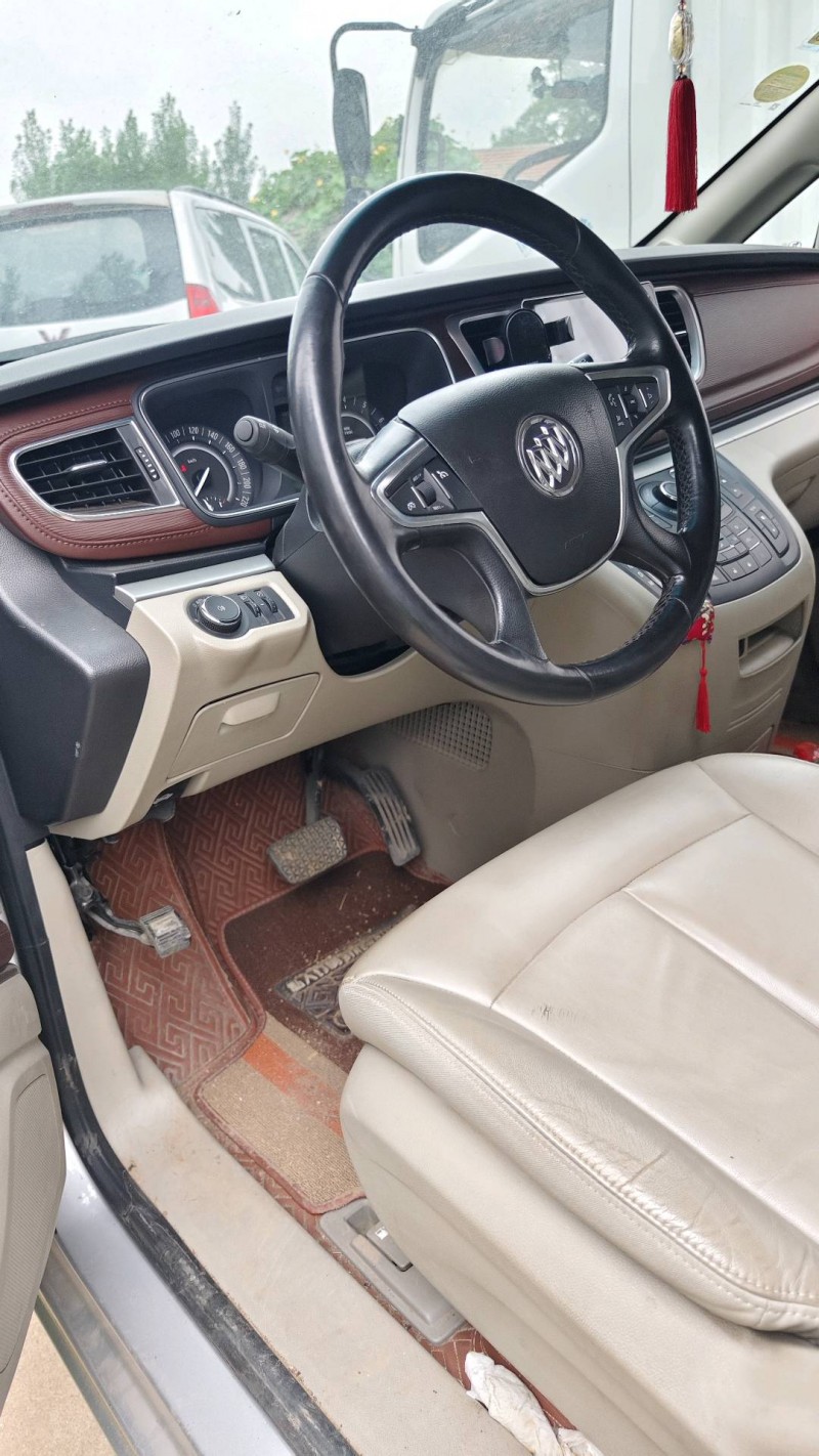 日照19年别克GL84