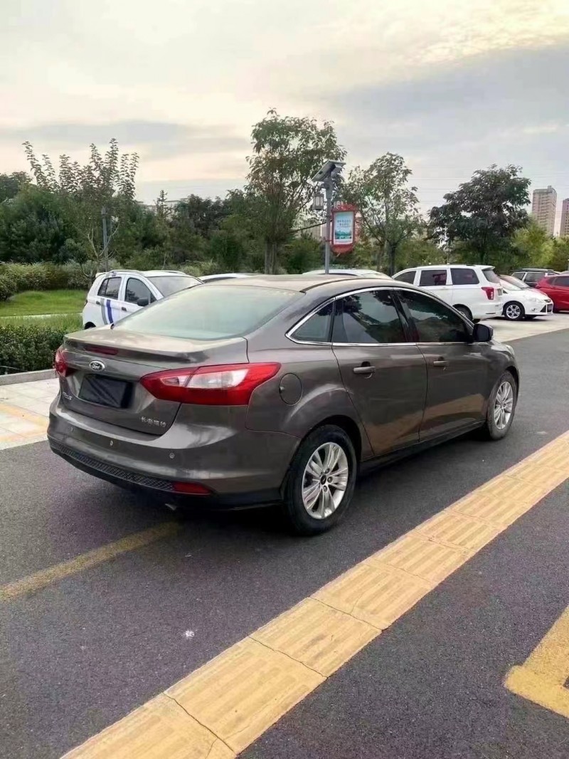 菏泽15年福特福克斯4