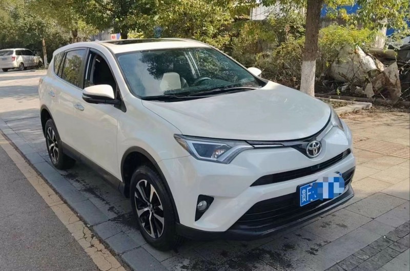 貴陽19年豐田RAV4榮放4