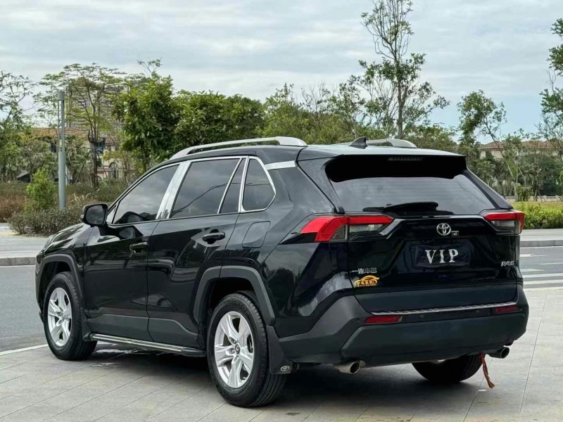 东莞23年丰田RAV4荣放8