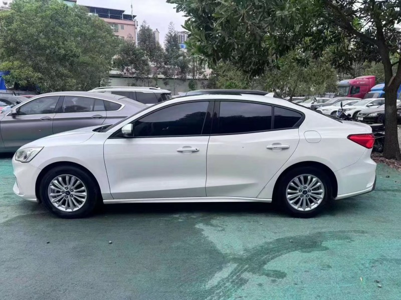 广州20年福特福克斯4