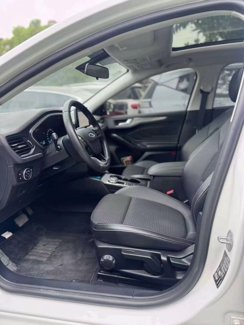 广州20年福特福克斯5