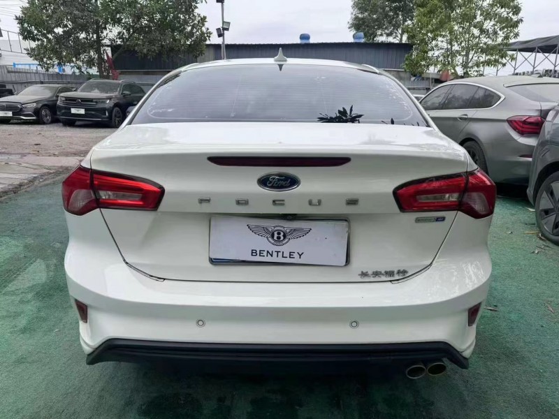 广州20年福特福克斯9